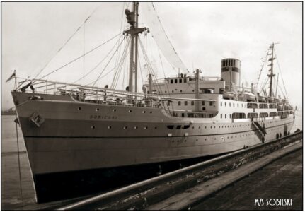 <p style="font-size:10px">M/s Sobieski, na którym autor pływał w 1946r.</p>